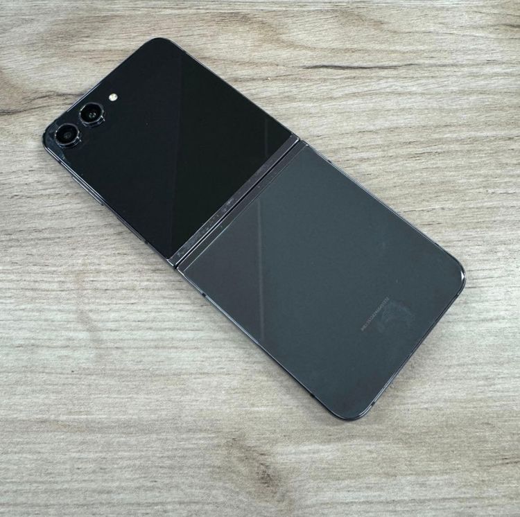 ¨ȯSamsung Galaxy Z Flip 5