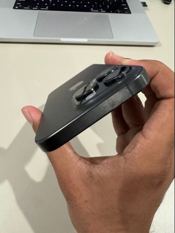 ���ʡ�iPhone 15 Pro��512GB��SIM�ե꡼�� �Хåƥ꡼99%