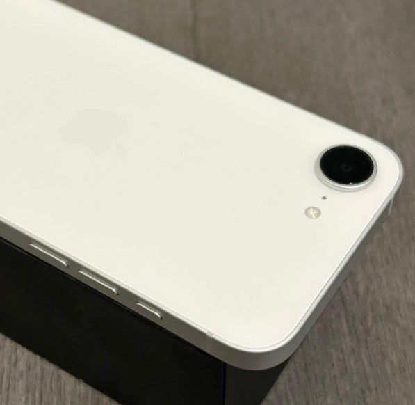 �ڥХåƥ꡼100��ۡڿ���Ʊ�͡�iPhone 16e��128GB��SIM�ե꡼