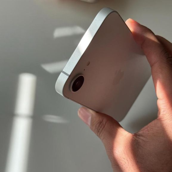 �ڥХåƥ꡼100��ۡ��ɹ���iPhone 16e��128GB��SIM�ե꡼