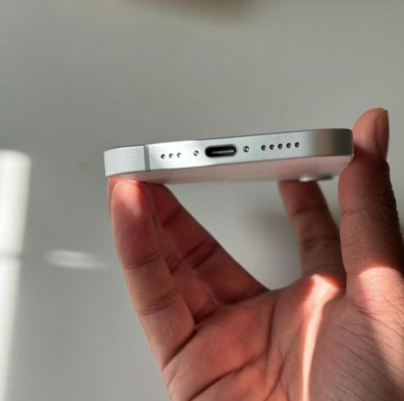 �ڥХåƥ꡼100��ۡ��ɹ���iPhone 16e��128GB��SIM�ե꡼