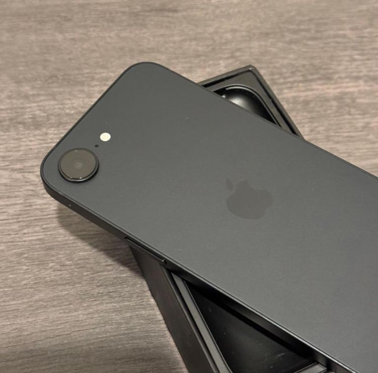 �ڥХåƥ꡼100��ۡڿ���Ʊ�͡�iPhone 16e��128GB��SIM�ե꡼