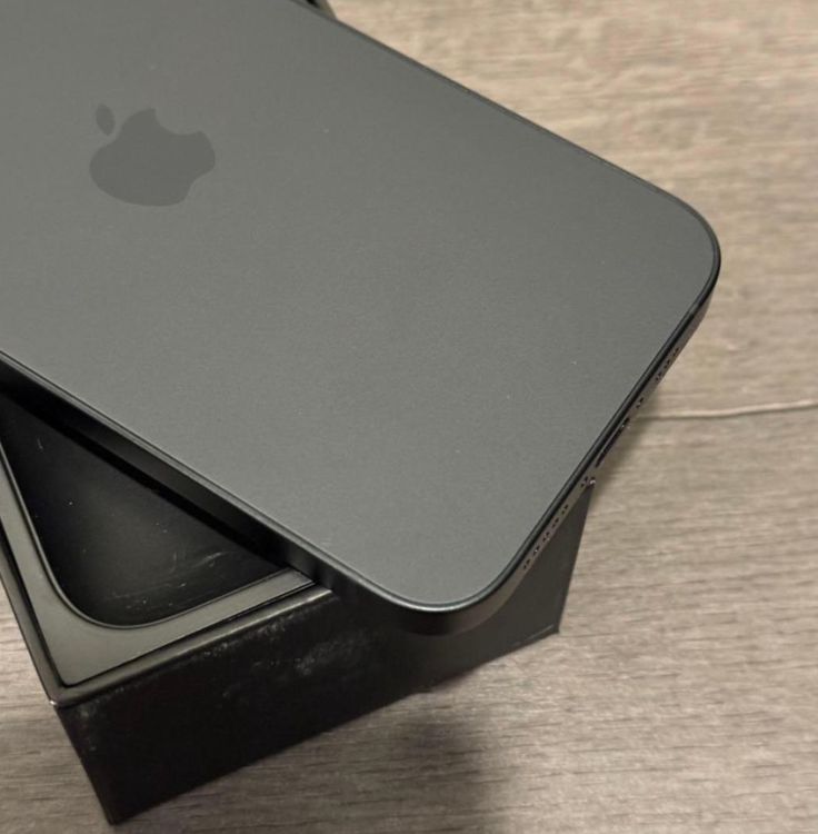 �ڥХåƥ꡼100���iPhone 16e��128GB��SIM�ե꡼