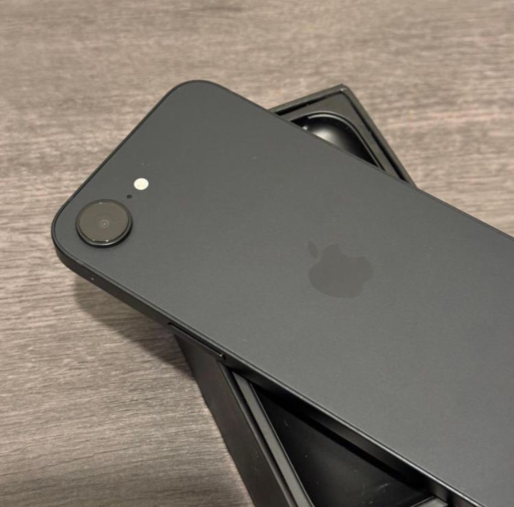 �ڥХåƥ꡼100���iPhone 16e��128GB��SIM�ե꡼