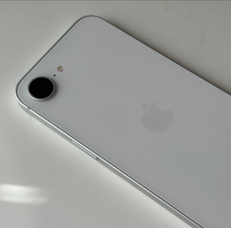 �ڥХåƥ꡼100��ۡڿ���Ʊ�͡�iPhone 16e��128GB��SIM�ե꡼