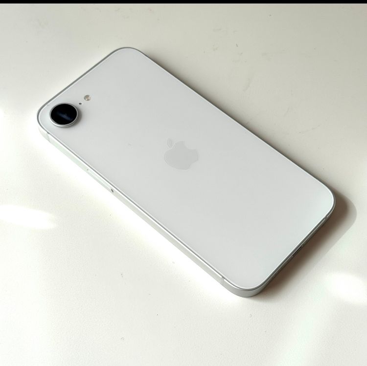 �ڥХåƥ꡼100��ۡڿ���Ʊ�͡�iPhone 16e��128GB��SIM�ե꡼