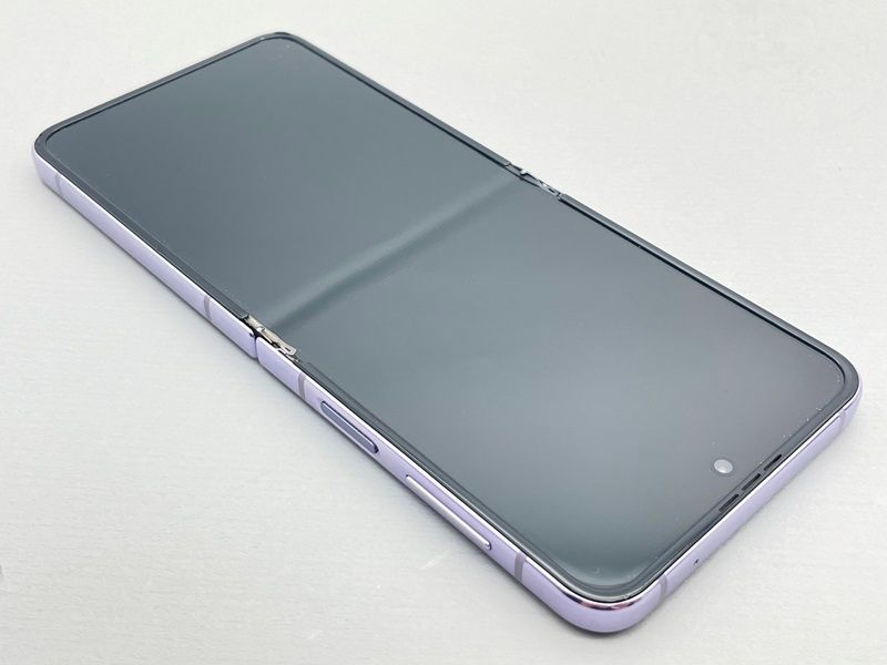 ［美品］Galaxy zflip5 256gb 韓国版 パープル SIMフリー ムスビー｜☆格安☆SCG17 Galaxy Z Flip4 ボラ パープル 078465
