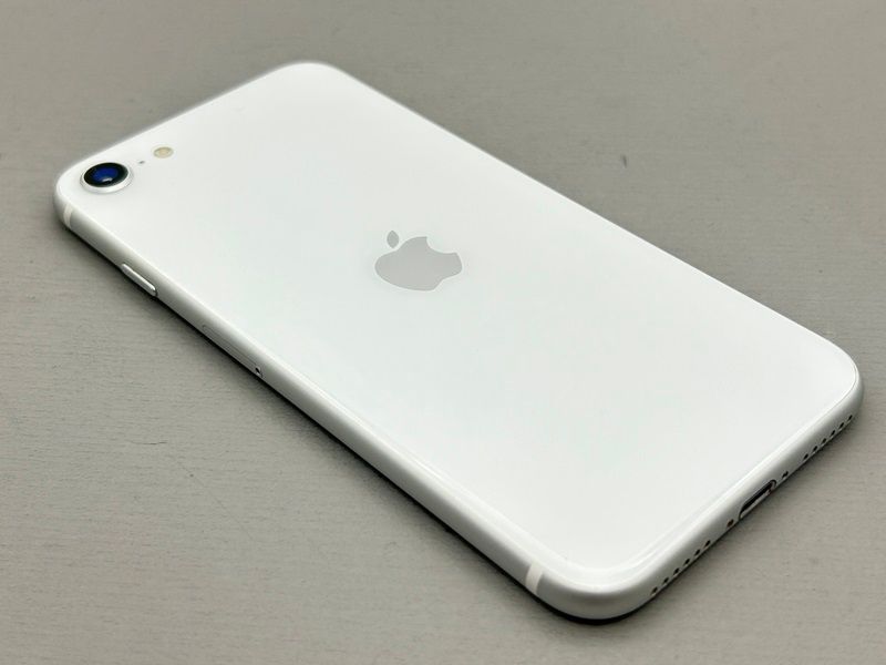 iPhone SE 第2世代 (SE2) ホワイト 64 GB 美品 ムスビー|☆超美品☆iPhone SE2(第2世代) 64GB ホワイト 644903