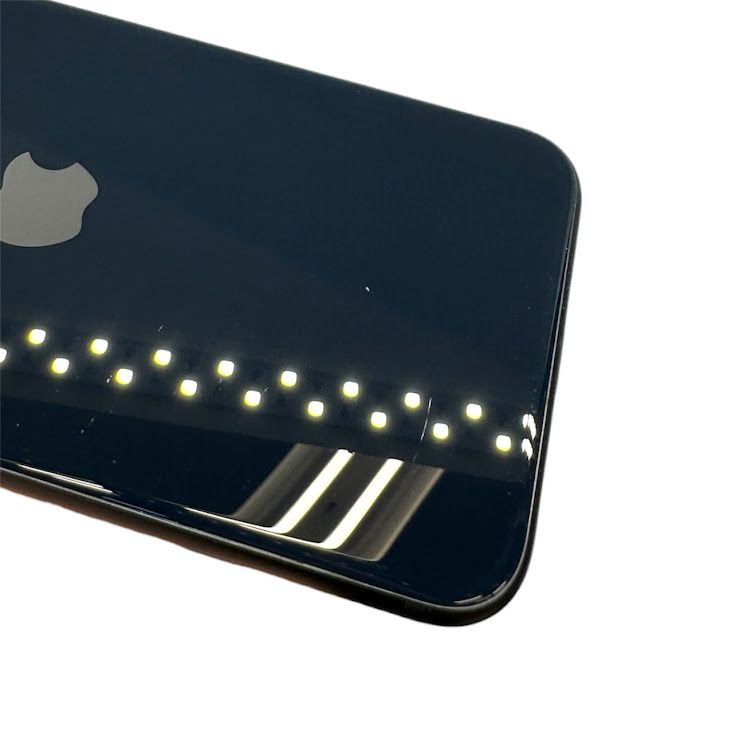 �ڥХåƥ꡼80%��iPhone��SE����3�����64GB���ߥåɥʥ���