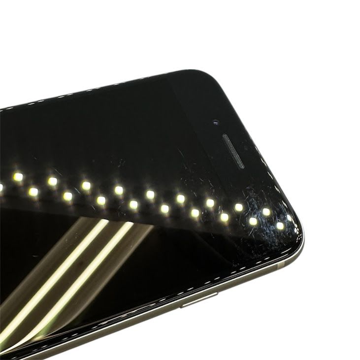 �ڥХåƥ꡼100%��iPhone��SE����2�����64GB���ۥ磻�ȡ�SIM�ե꡼��au��