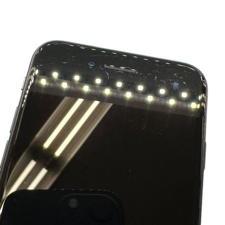 �ڥХåƥ꡼98%��iPhone��SE����2�����64GB���֥�å���SIM�ե꡼��au��