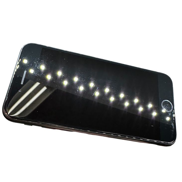 �ڥХåƥ꡼100%��iPhone��SE����2�����64GB���֥�å���SIM�ե꡼��au��