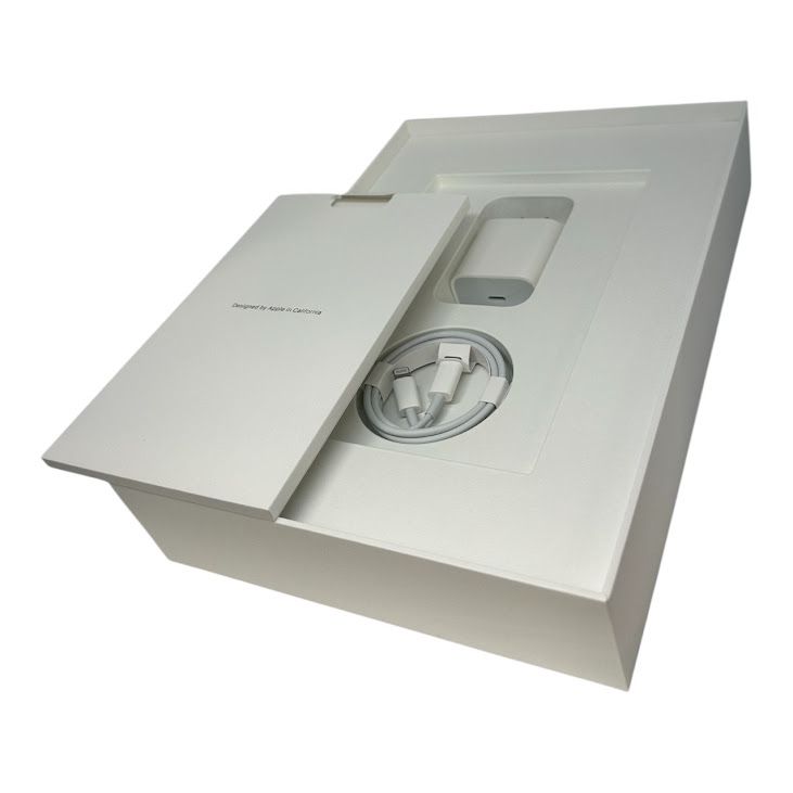 �ڥХåƥ꡼100%��iPad��8������顼��32GB������С���SIM�ե꡼��au��