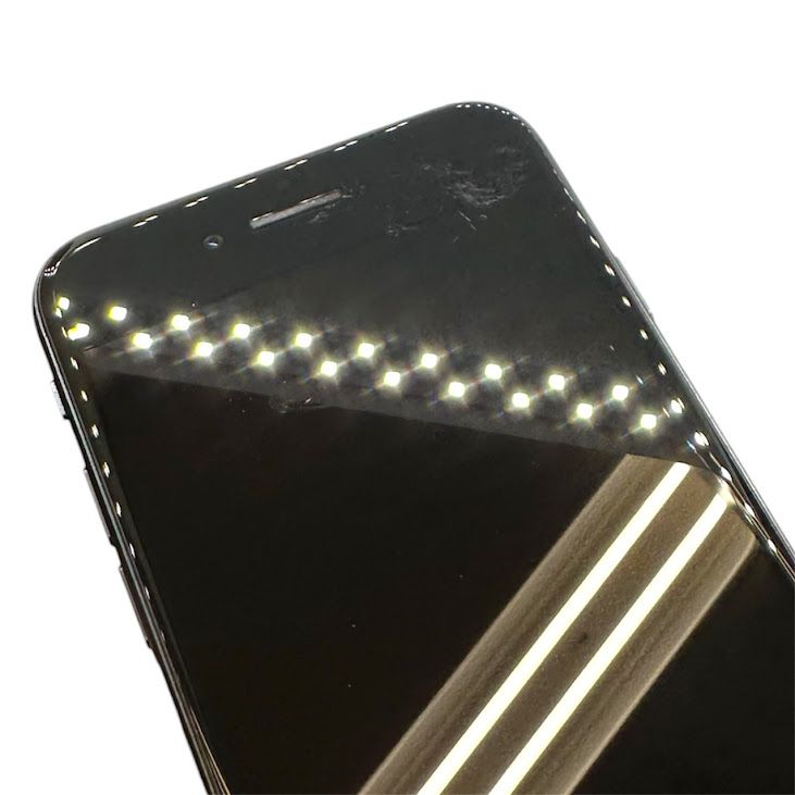 �ڥХåƥ꡼84%��iPhone��SE����2�����64GB���֥�å���SIM�ե꡼