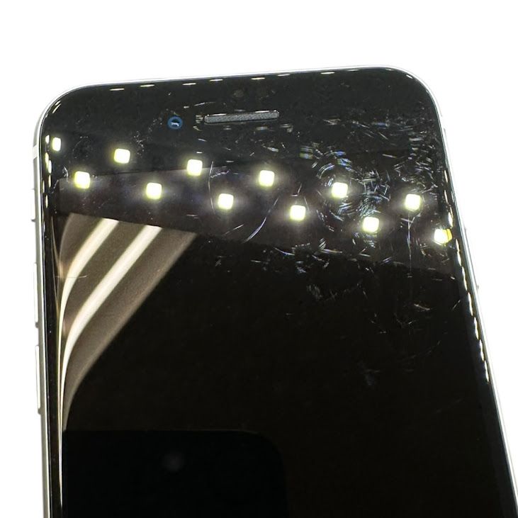 �ڥХåƥ꡼100%��iPhone��SE����2�����64GB���ۥ磻�ȡ�SIM�ե꡼��au��