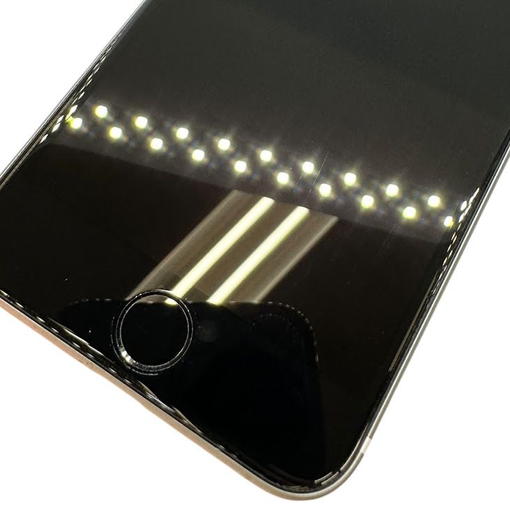 �ڥХåƥ꡼96%��iPhone��SE����2�����64GB���ۥ磻�ȡ�SIM�ե꡼��au��