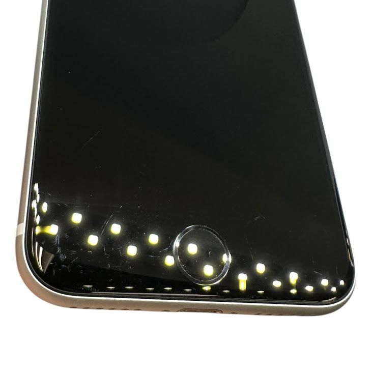 �ڥХåƥ꡼100%��iPhone��SE����2�����64GB���ۥ磻�ȡ�SIM�ե꡼��au��