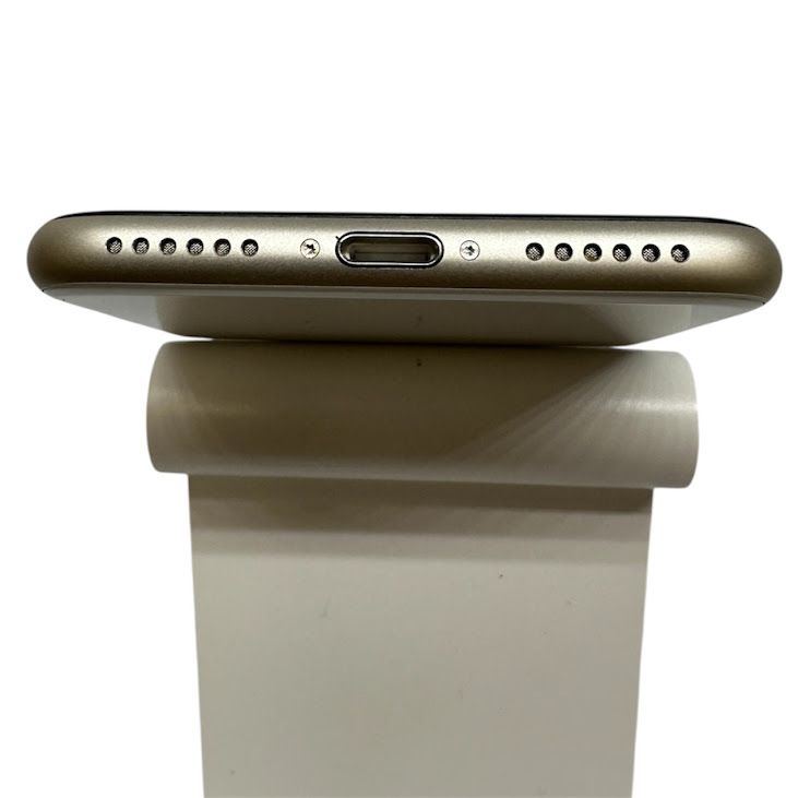 �ڥХåƥ꡼100%��iPhone��SE����3�����64GB���������饤��