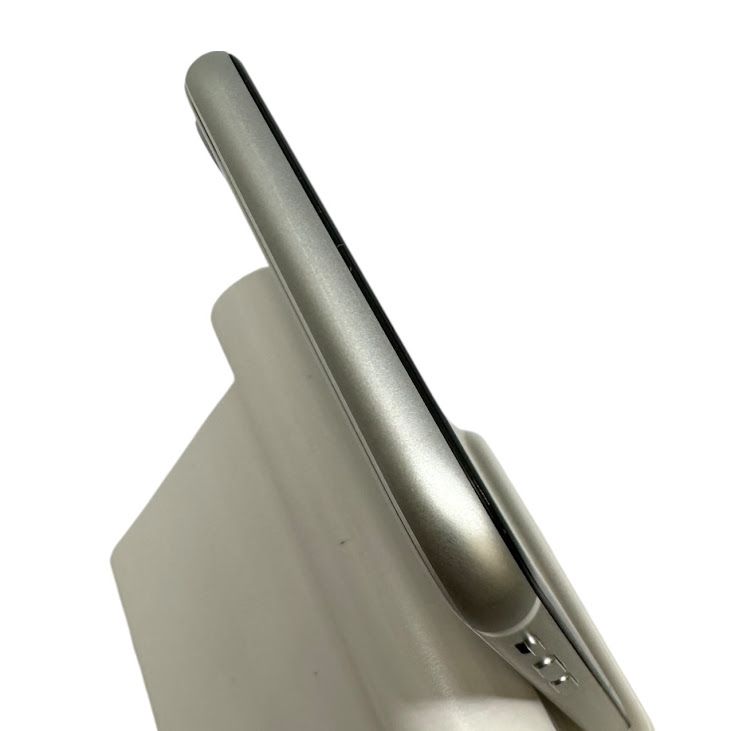 �ڥХåƥ꡼96%��iPhone��SE����2�����64GB���ۥ磻�ȡ�SIM�ե꡼��au��