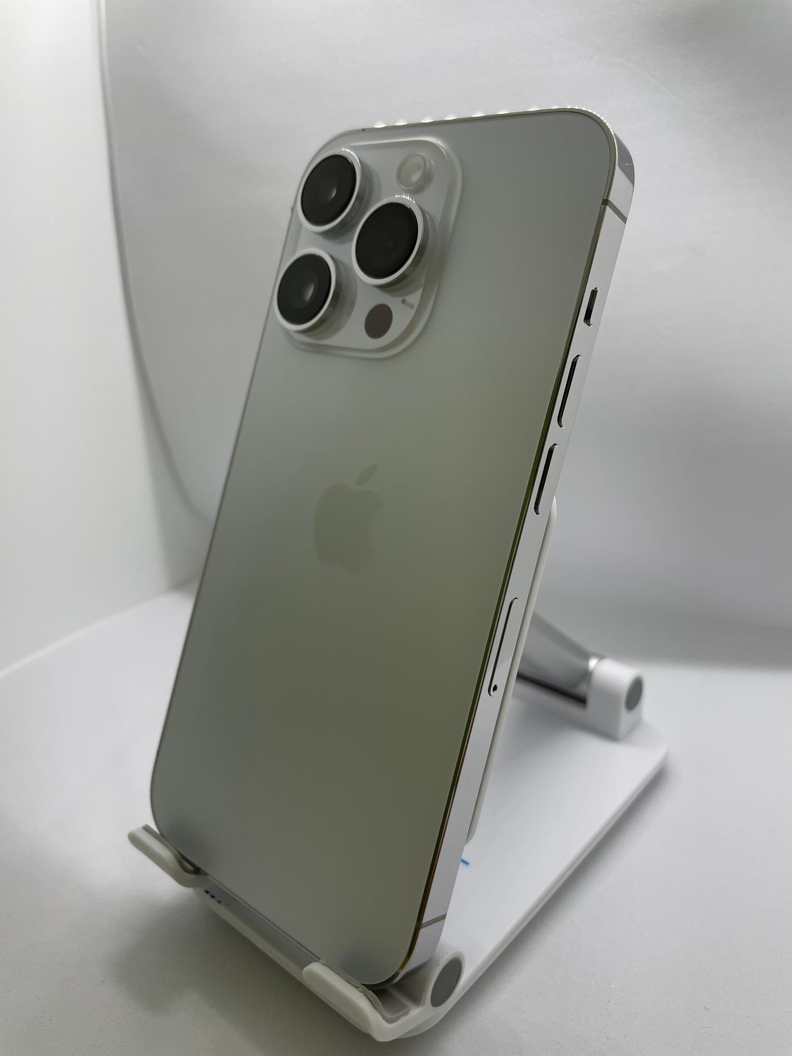 バッテリー100%iPhone 14 Pro 256GB ゴールド docomo バッテリー100%iPhone 14 Pro 256GB ゴールド docomo