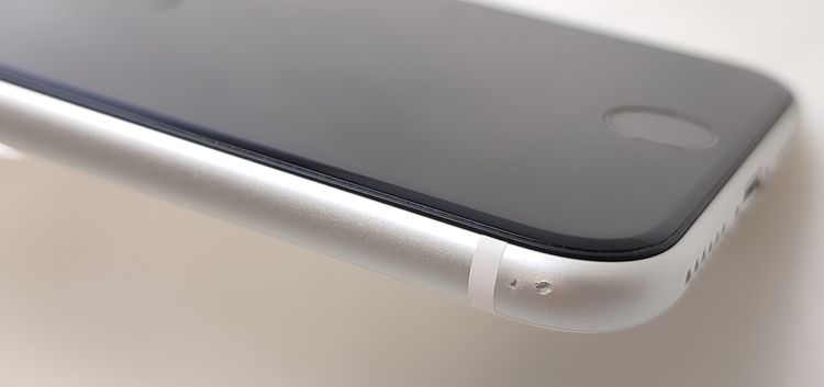 ������ʡ� iPhone SE2 64GB �ۥ磻�� SIM���å�����Ѥ� ��Ƚ�� 92%