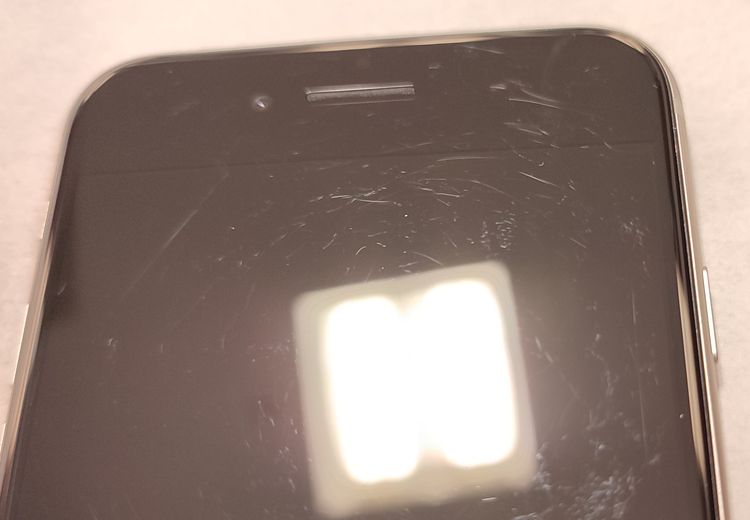 ������ʡ� iPhone SE3 64GB �������饤�� SIM�ե꡼ ��Ƚ�� 94%
