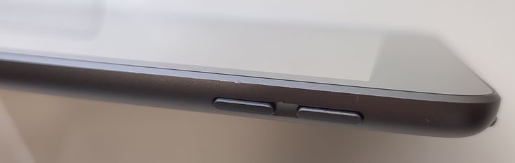 ��������ʡ� iPad ��8���� 32GB SIM�ե꡼ ��Ƚ�� �Хåƥ꡼100%