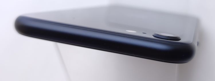 �ڶ˾����ʡ� iPhone SE3 64GB �ߥåɥʥ��� SIM�ե꡼ ��Ƚ�� �Хåƥ꡼84%