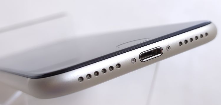 ��������š� iPhone SE3 128GB �������饤�� SIM�ե꡼ ��Ƚ�� 84%