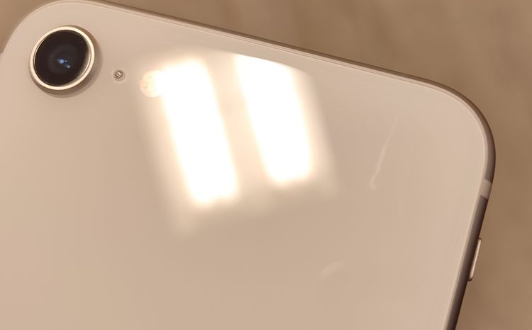 ��������š� iPhone SE3 64GB �������饤�� SIM�ե꡼ ��Ƚ�� 90%