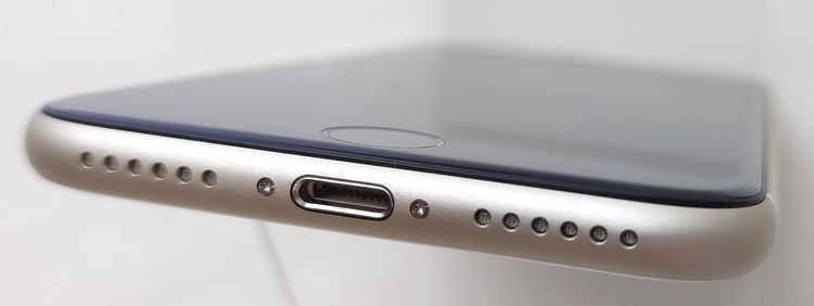 ������ʡ� iPhone SE3 64GB �������饤�� SIM�ե꡼ ��Ƚ�� 94%