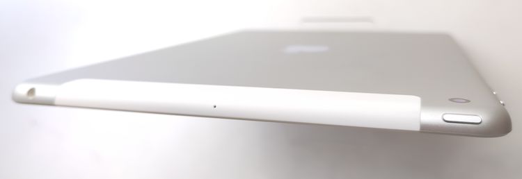 ��������š� iPad ��9���� 64GB ����С� SIM�ե꡼ ��Ƚ�� �Хåƥ꡼98%