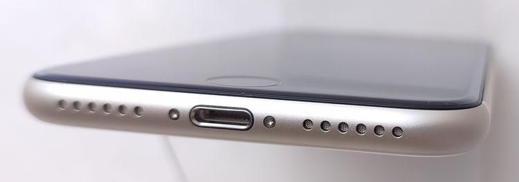 �ڿ���Ʊ�͡� iPhone SE3 64GB �������饤�� SIM�ե꡼ ��Ƚ�� �Хåƥ꡼100%