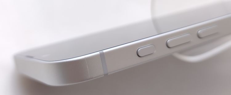 ��������ʡ� iPhone16e 128GB �ۥ磻�� ������SIM�ե꡼ �Хåƥ꡼100%