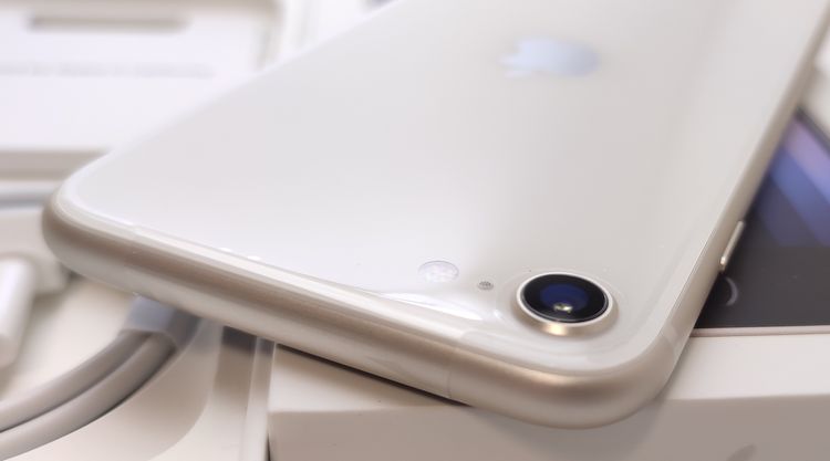 �ڿ���̤���ѡ� iPhone SE3 64GB �������饤�� SIM�ե꡼ ��Ƚ��