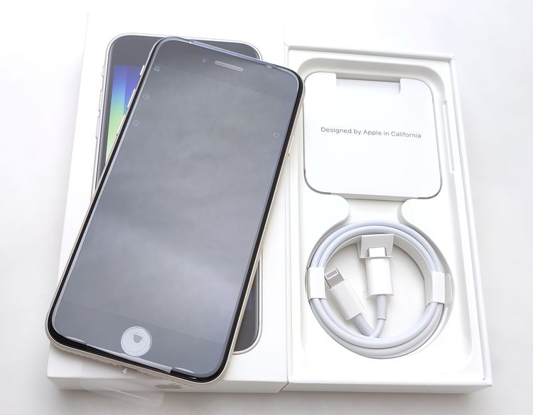 �ڿ���̤���ѡ� iPhone SE3 64GB �������饤�� SIM�ե꡼ ��Ƚ��ĺĤʤ�