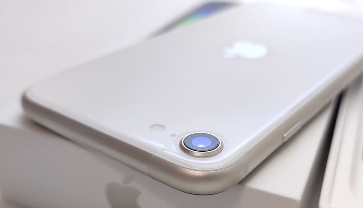 �ڿ���̤���ѡ� iPhone SE3 64GB �������饤�� SIM�ե꡼ ��Ƚ��ĺĤʤ�