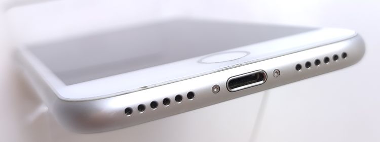 ��������ʡ� iPhone8 64GB ����С� SIM���å�����Ѥ� ��Ƚ�� 99%