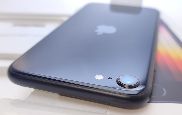 �ڿ���Ʊ�͡� iPhone SE3 64GB �ߥåɥʥ��� SIM�ե꡼ ��Ƚ�� 100%