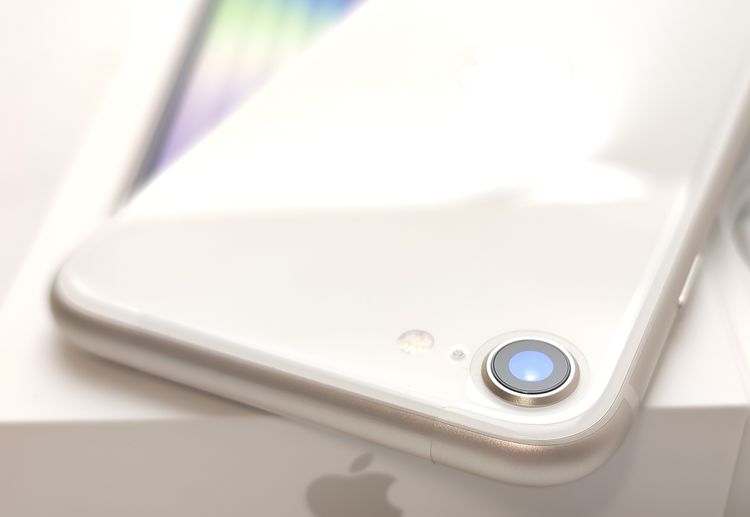 �ڿ���̤���ѡ� iPhone SE3 64GB �������饤�� SIM�ե꡼ ��Ƚ��