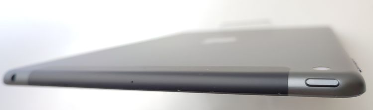 ������ʡ� iPad ��9���� 64GB ���졼 SIM�ե꡼ ��Ƚ�� �Хåƥ꡼96%