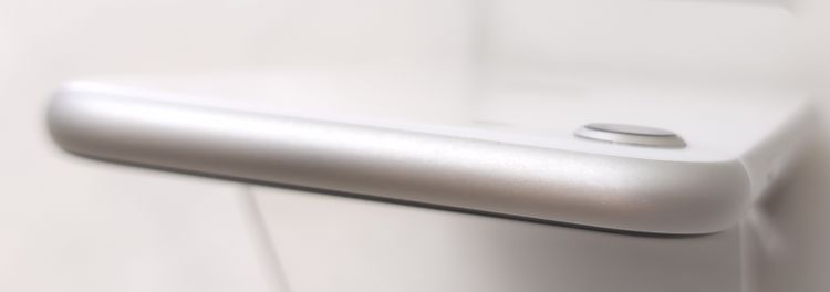 ������ʡ� iPhone SE2 64GB �ۥ磻�� SIM���å������ ��Ƚ�� 80%��������