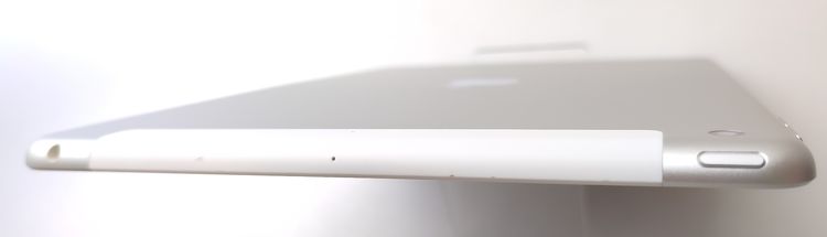 ������ʡ� iPad ��9���� 64GB ����С� SIM�ե꡼ ��Ƚ�� �Хåƥ꡼96%