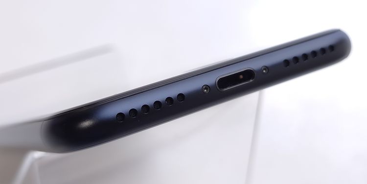 �ڶ˾����ʡ� iPhone SE3 64GB �ߥåɥʥ��� SIM�ե꡼ ��Ƚ�� �Хåƥ꡼84%