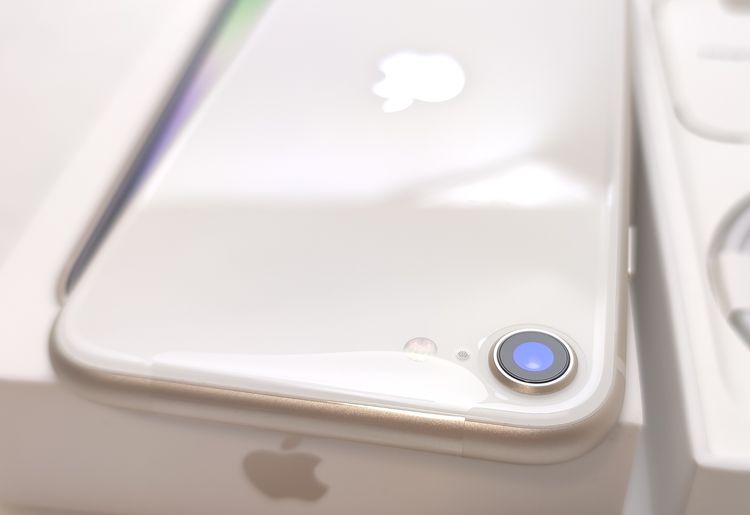�ڿ���̤���ѡ� iPhone SE3 64GB �������饤�� SIM�ե꡼ ��Ƚ��