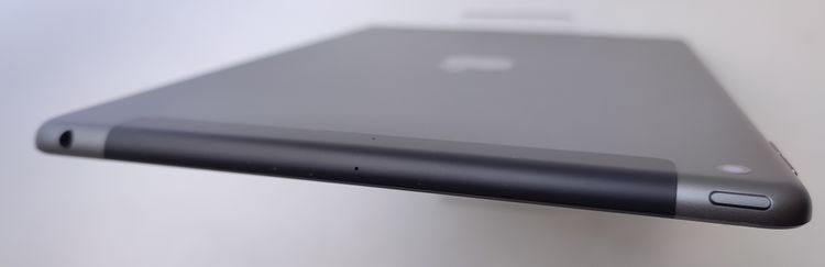 ��������š� iPad ��9���� 64GB ���졼 SIM�ե꡼ ��Ƚ�� �Хåƥ꡼100%