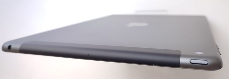 ��������š� iPad ��9���� 64GB ���졼 SIM�ե꡼ ��Ƚ�� �Хåƥ꡼100%