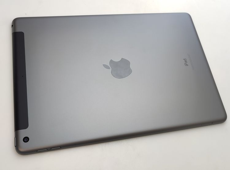 �ڶ˾����ʡ� iPad ��9���� 64GB SIM�ե꡼ ��Ƚ�� �Хåƥ꡼100%