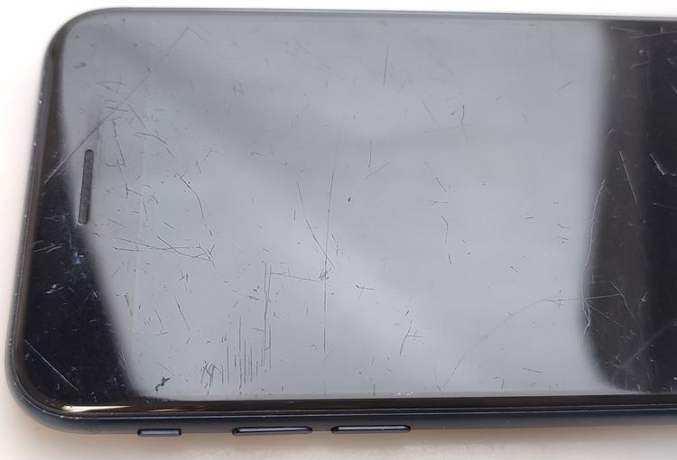 ����š� ������ iPhone SE3 64GB �ߥåɥʥ��� SIM�ե꡼ 86%