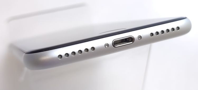 ������ʡ� iPhone SE2 64GB �ۥ磻�� ������SIM�ե꡼ �Хåƥ꡼90%